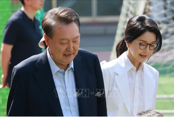 Hàn Quốc: Xin lệnh bắt giữ cựu Tổng thống Yoon Suk-yeol- Ảnh 1. Hàn Quốc: Xin lệnh bắt giữ cựu Tổng thống Yoon Suk-yeol- Ảnh 1.