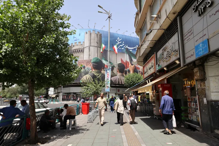 Người dân Iran và Israel vẫn dè dặt về lệnh ngừng bắn- Ảnh 2.