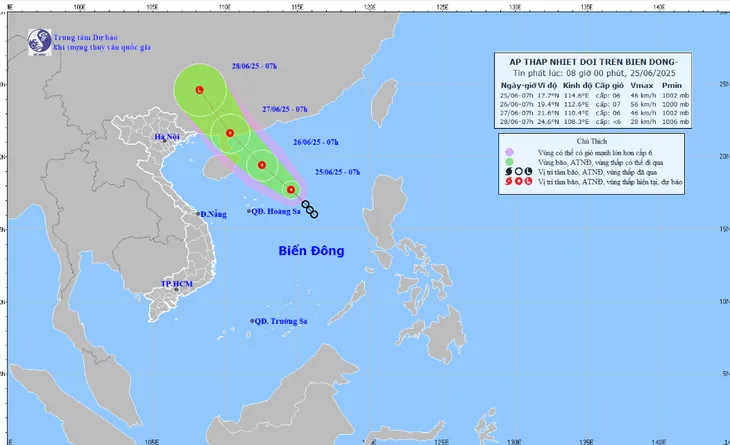 Áp thấp nhiệt đới khả năng mạnh thêm, cách quần đảo Hoàng Sa khoảng 360 km - Ảnh 1.
