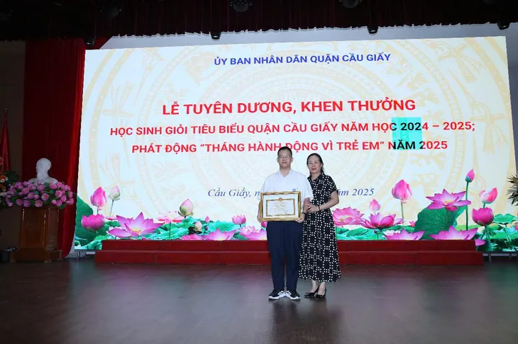 Bùi Nhật Minh “người hai lần thủ khoa” và hành trình bền bỉ của cậu học trò mê Toán - Ảnh 2.