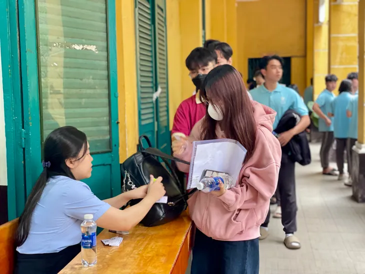 TP Hồ Chí Minh: Thí sinh tự tin, quyết tâm chinh phục kỳ thi tốt nghiệp THPT 2025 - Ảnh 3.