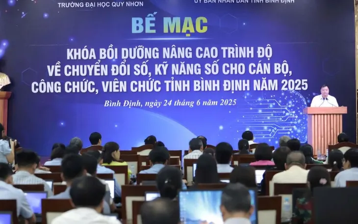 Quang cảnh lễ bế mạc Khóa Bồi dưỡng nâng cao trình độ về chuyển đổi số, kỹ năng số cho CBCCVC.