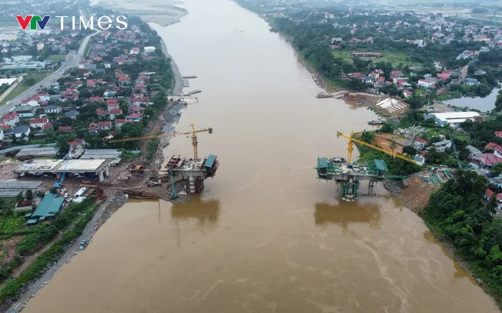 Ngay sau sự cố sập cầu Phong Châu vào tháng 9/2024, dự án xây dựng cầu Phong Châu mới được triển khai khởi công vào ngày 21/12/2024. Ngay sau sự cố sập cầu Phong Châu vào tháng 9/2024, dự án xây dựng cầu Phong Châu mới được triển khai khởi công vào ngày 21/12/2024.