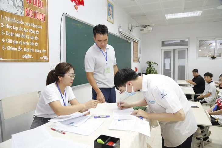 Hơn 1,16 triệu thí sinh bước vào kỳ thi tốt nghiệp THPT 2025- Ảnh 14.