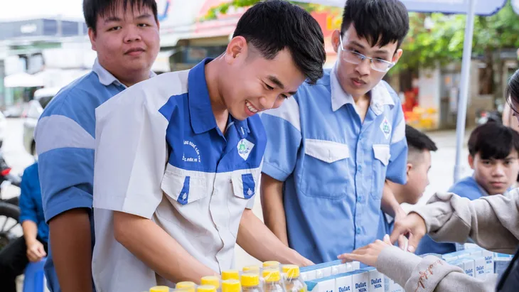 Cần Thơ: Hơn 13.600 thí sinh sẵn sàng cho kỳ thi THPT – Ấm lòng với tiếp sức mùa thi- Ảnh 6. Cần Thơ: Hơn 13.600 thí sinh sẵn sàng cho kỳ thi THPT – Ấm lòng với tiếp sức mùa thi- Ảnh 6.