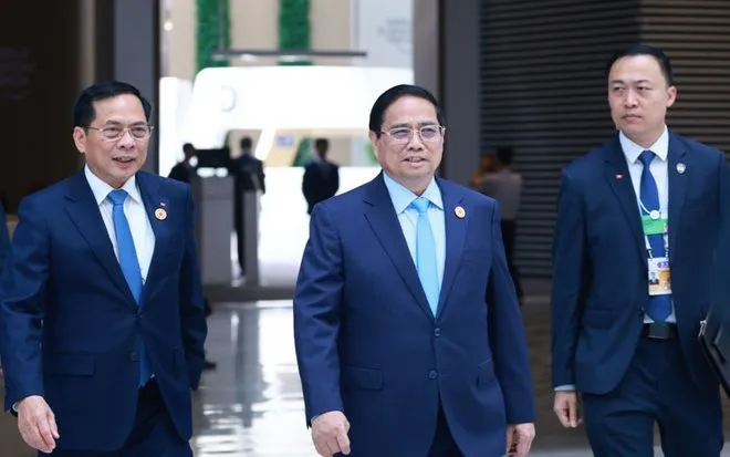 Thủ tướng Phạm Minh Chính đến dự Phiên khai mạc Hội nghị thường niên các nhà tiên phong lần thứ 16 của Diễn đàn Kinh tế Thế giới (WEF 16 Thiên Tân 2025). (Ảnh: TTXVN) Thủ tướng Phạm Minh Chính đến dự Phiên khai mạc Hội nghị thường niên các nhà tiên phong lần thứ 16 của Diễn đàn Kinh tế Thế giới (WEF 16 Thiên Tân 2025). (Ảnh: TTXVN)