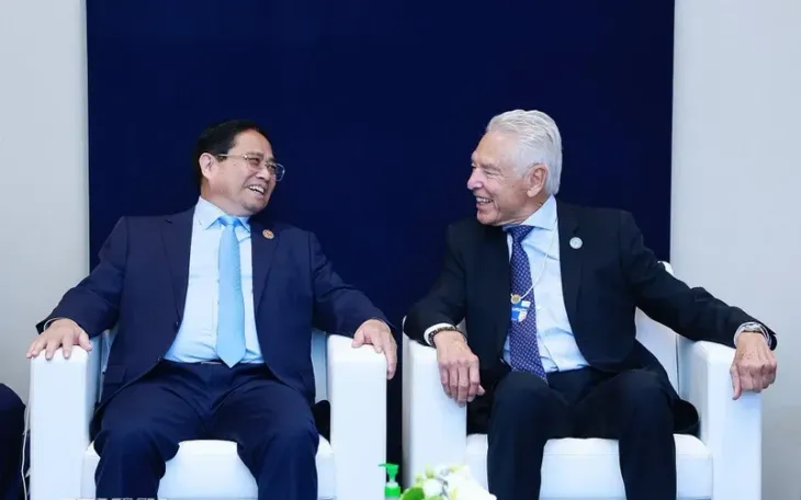 Thủ tướng Phạm Minh Chính gặp Chủ tịch lâm thời WEF Peter Brabeck-Letmathe.