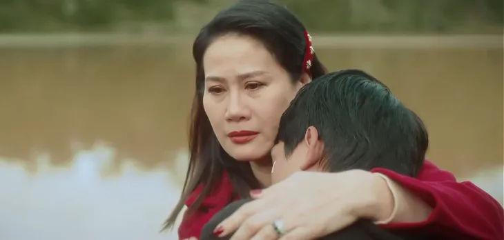 Mặt trời lạnh - Tập 11: Lam Anh nghe hết toàn bộ bí mật của gia đình Sơn Dương - Ảnh 2.