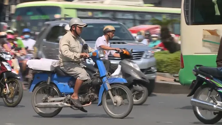 TP Hồ Chí Minh loại bỏ xe máy cũ nát khỏi đô thị - Ảnh 1.
