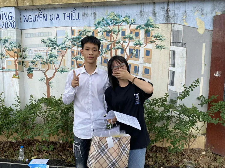 Thí sinh “thăng hoa” với chủ đề về quê hương đất nước trong bài thi Ngữ Văn - Ảnh 2.