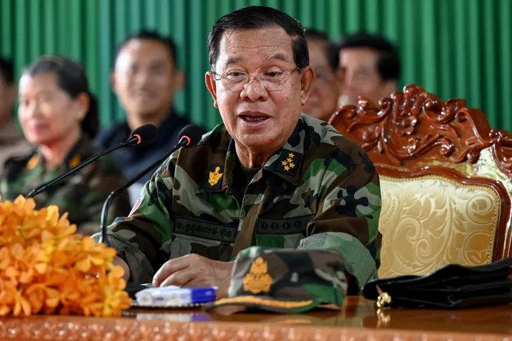Giữa căng thẳng Thái Lan - Campuchia, Thủ tướng Paetongtarn và ông Hun Sen thị sát biên giới tranh chấp- Ảnh 2. Giữa căng thẳng Thái Lan - Campuchia, Thủ tướng Paetongtarn và ông Hun Sen thị sát biên giới tranh chấp- Ảnh 2.