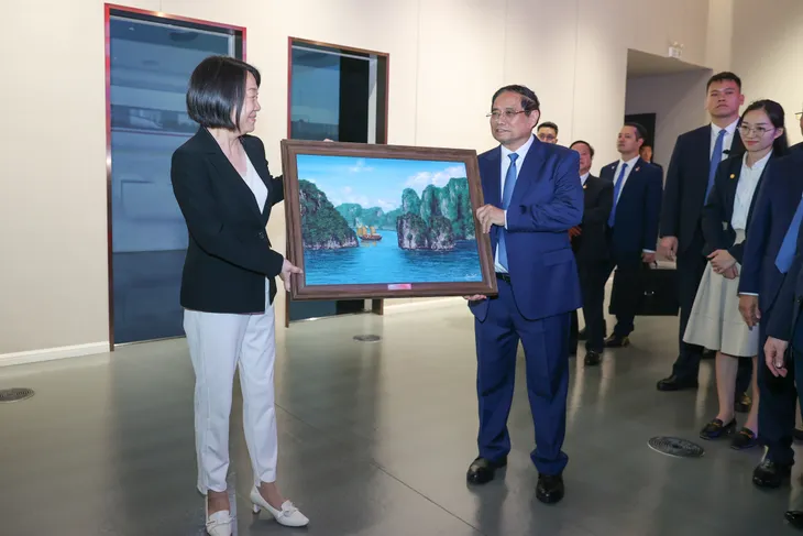 Thủ tướng tham quan, tìm hiểu kinh nghiệm phát triển của quận Phố Đông (Thượng Hải) - Ảnh 5.