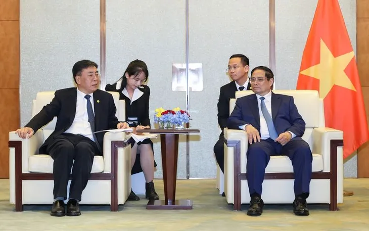 Chủ tịch Tập đoàn COMAC Shen Bo đề nghị phía Việt Nam tiếp tục tạo điều kiện cho việc khai thác tàu bay COMAC - Ảnh: VGP Chủ tịch Tập đoàn COMAC Shen Bo đề nghị phía Việt Nam tiếp tục tạo điều kiện cho việc khai thác tàu bay COMAC - Ảnh: VGP