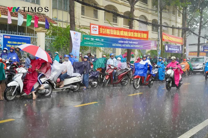 Cần Thơ: Giáo viên và thí sinh nhận định đề thi Ngữ văn bám sát định hướng đổi mới giáo dục, giàu tính nhân văn- Ảnh 5. Cần Thơ: Giáo viên và thí sinh nhận định đề thi Ngữ văn bám sát định hướng đổi mới giáo dục, giàu tính nhân văn- Ảnh 5.