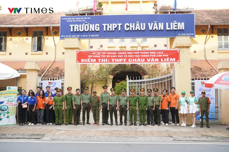 Kỳ thi tốt nghiệp THPT năm 2025 tại Đồng bằng Sông Cửu Long: An toàn, nghiêm túc và đạt tỷ lệ dự thi cao- Ảnh 3. Kỳ thi tốt nghiệp THPT năm 2025 tại Đồng bằng Sông Cửu Long: An toàn, nghiêm túc và đạt tỷ lệ dự thi cao- Ảnh 3.