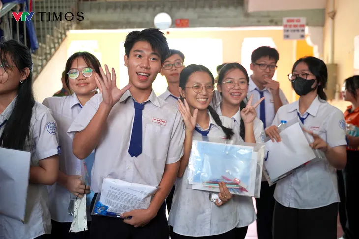 Cần Thơ: Giáo viên và thí sinh nhận định đề thi Ngữ văn bám sát định hướng đổi mới giáo dục, giàu tính nhân văn- Ảnh 7. Cần Thơ: Giáo viên và thí sinh nhận định đề thi Ngữ văn bám sát định hướng đổi mới giáo dục, giàu tính nhân văn- Ảnh 7.