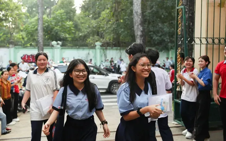 Chính thức: Điểm chuẩn lớp 10 công lập tại TP Hồ Chí Minh- Ảnh 4. Chính thức: Điểm chuẩn lớp 10 công lập tại TP Hồ Chí Minh- Ảnh 4.