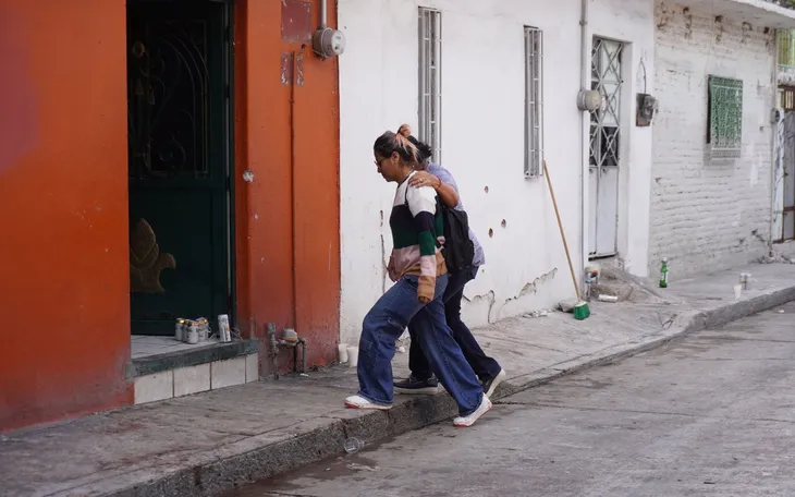 Hiện trường vụ xả súng ở khu phố Barrio Nuevo tại Irapuato, bang Guanajuato, Mexico (Ảnh: AFP) Hiện trường vụ xả súng ở khu phố Barrio Nuevo tại Irapuato, bang Guanajuato, Mexico (Ảnh: AFP)