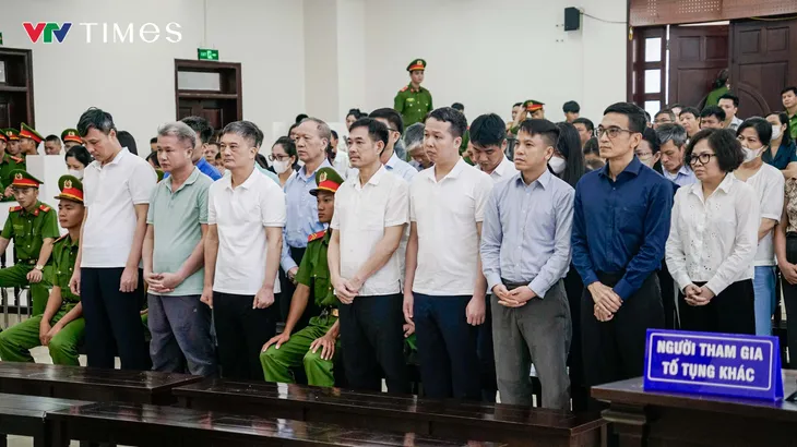 Cựu Chủ tịch FLC bị tuyên phạt 7 năm tù, xử phạt 4 tỷ đồng- Ảnh 2. Cựu Chủ tịch FLC bị tuyên phạt 7 năm tù, xử phạt 4 tỷ đồng- Ảnh 2.