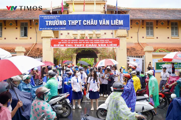 Cần Thơ: Giáo viên và thí sinh nhận định đề thi Ngữ văn bám sát định hướng đổi mới giáo dục, giàu tính nhân văn- Ảnh 6. Cần Thơ: Giáo viên và thí sinh nhận định đề thi Ngữ văn bám sát định hướng đổi mới giáo dục, giàu tính nhân văn- Ảnh 6.