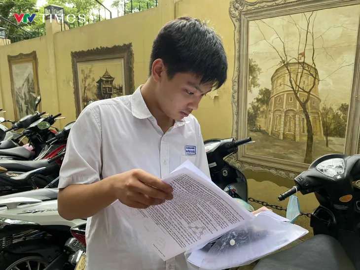 Đề Toán thi tốt nghiệp THPT 2025 gắn với thực tế, dự đoán nhiều điểm 7- Ảnh 4. Đề Toán thi tốt nghiệp THPT 2025 gắn với thực tế, dự đoán nhiều điểm 7- Ảnh 4.