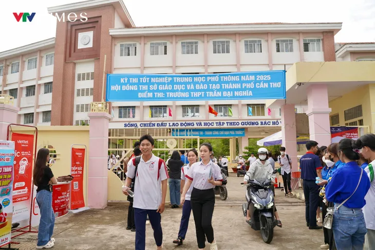 Thí sinh tại Cần Thơ nhận định đề thi Toán phân hóa rõ, cần tốc độ và tư duy cao- Ảnh 4. Thí sinh tại Cần Thơ nhận định đề thi Toán phân hóa rõ, cần tốc độ và tư duy cao- Ảnh 4.