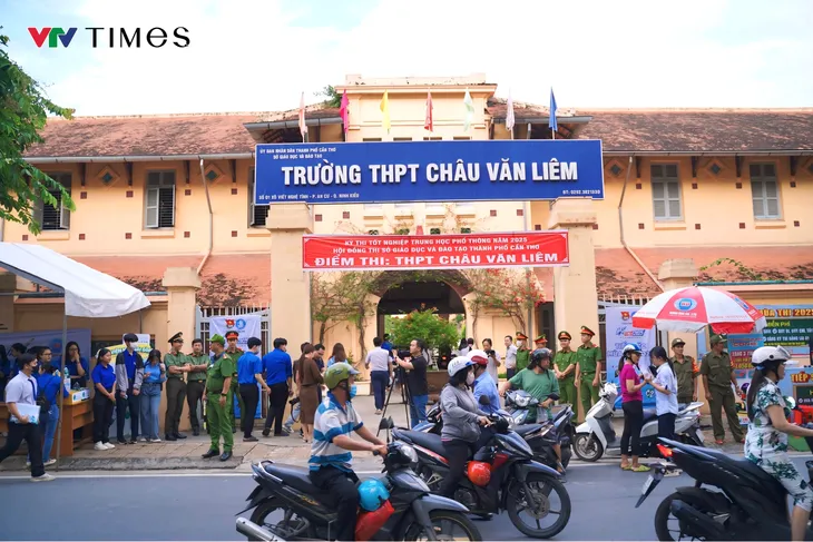 Cần Thơ: Giáo viên và thí sinh nhận định đề thi Ngữ văn bám sát định hướng đổi mới giáo dục, giàu tính nhân văn- Ảnh 1. Cần Thơ: Giáo viên và thí sinh nhận định đề thi Ngữ văn bám sát định hướng đổi mới giáo dục, giàu tính nhân văn- Ảnh 1.