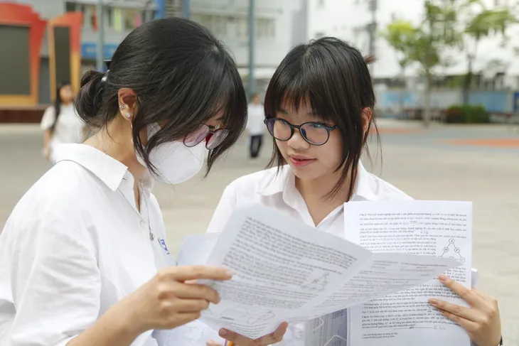 Đề Toán thi tốt nghiệp THPT 2025 gắn với thực tế, dự đoán nhiều điểm 7- Ảnh 7.