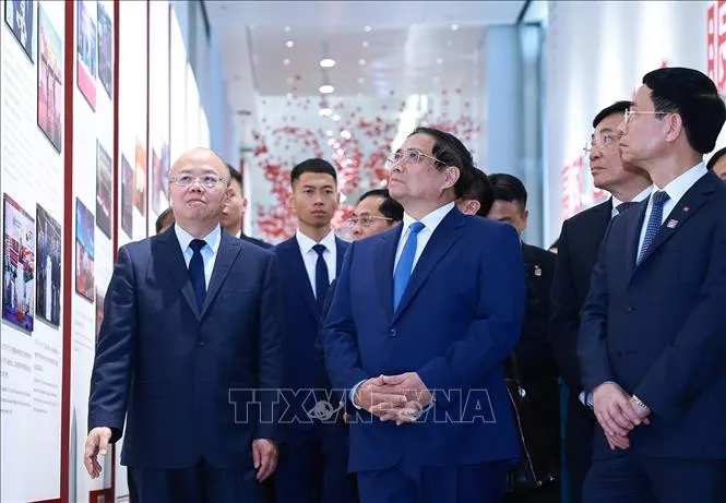 Thủ tướng tìm hiểu hoạt động của Sàn giao dịch chứng khoán Thượng Hải - Ảnh 1.