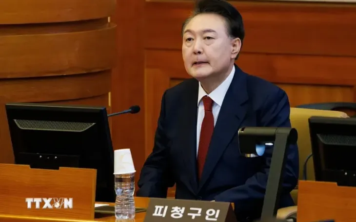 Cựu Tổng thống Hàn Quốc Yoon Suk Yeol trong phiên điều trần tại Tòa án Hiến pháp ở Seoul, ngày 13/2 (Ảnh: THX/TTXVN)