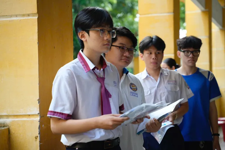 Kỳ thi tốt nghiệp THPT 2025: Không khí sôi động trước giờ G- Ảnh 2. Kỳ thi tốt nghiệp THPT 2025: Không khí sôi động trước giờ G- Ảnh 2.