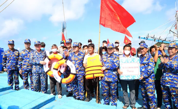 Điểm tựa vững chắc nơi trùng khơi - Ảnh 4.
