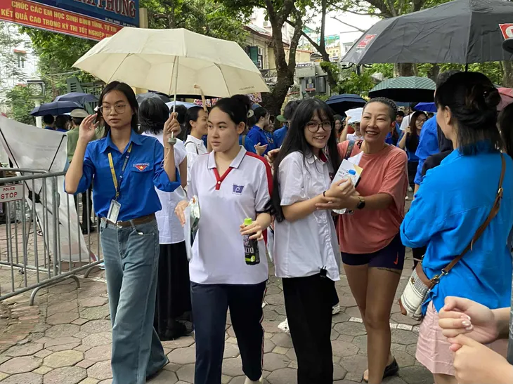 Đề thi môn tự chọn tốt nghiệp THPT 2025 đổi mới rõ rệt về cấu trúc và nội dung- Ảnh 1. Đề thi môn tự chọn tốt nghiệp THPT 2025 đổi mới rõ rệt về cấu trúc và nội dung- Ảnh 1.