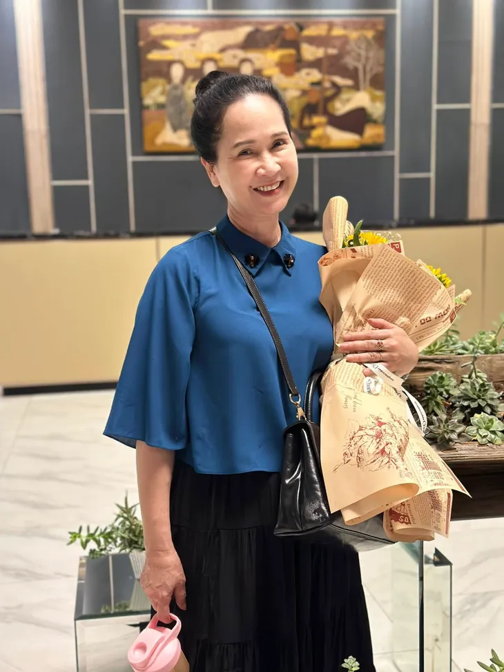 NSND Lan Hương chia tay phim trường Dịu dàng màu nắng - Ảnh 1.