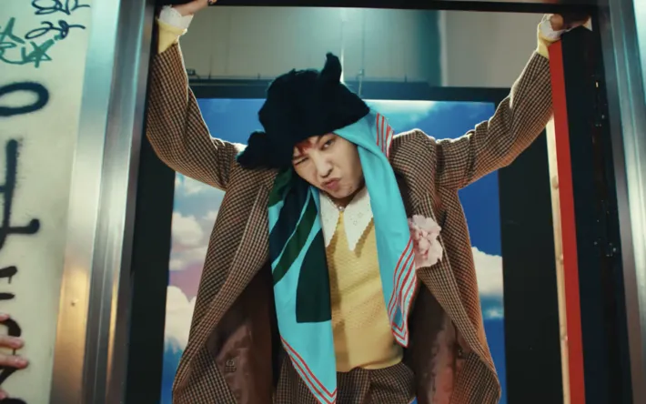 Ubermensch của G -Dragon (Ành: Galaxy Corporation)
