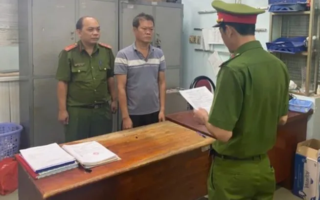 Công an bắt khẩn cấp với Khánh để điều tra về hành vi gây rối trật tự công cộng. (Ảnh: CA) Công an bắt khẩn cấp với Khánh để điều tra về hành vi gây rối trật tự công cộng. (Ảnh: CA)
