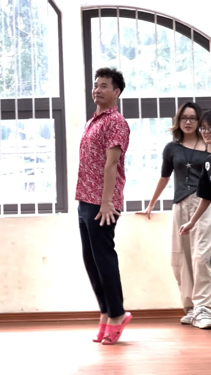 NSND Xuân Bắc làm cố vấn nghệ thuật vở nhạc kịch của giáo sư Xoay - Ảnh 1.