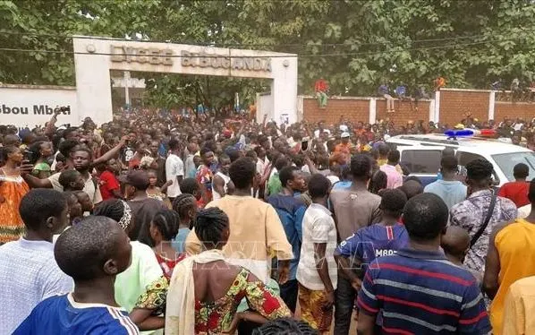 Hiện trường vụ nổ và giẫm đạp tại trường trung học ở Bangui, CH Trung Phi, ngày 25/6/2025 (Ảnh: THX/TTXVN) Hiện trường vụ nổ và giẫm đạp tại trường trung học ở Bangui, CH Trung Phi, ngày 25/6/2025 (Ảnh: THX/TTXVN)