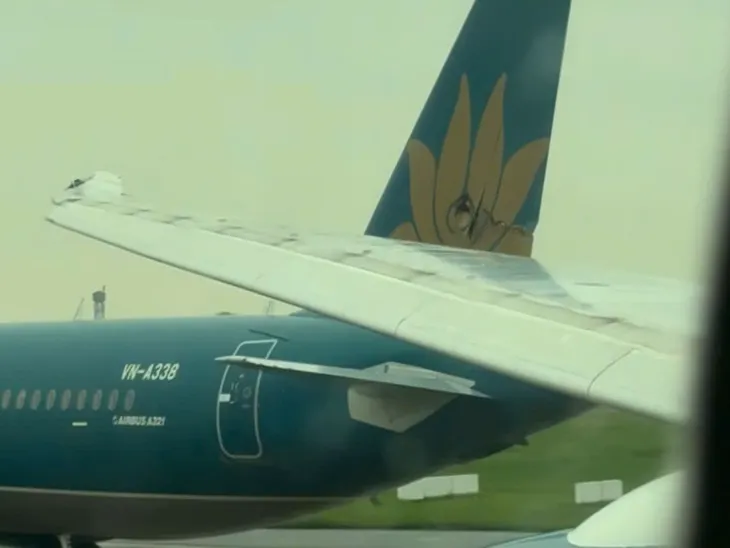 Vietnam Airlines gặp sự cố: Va chạm máy bay gây xôn xao Nội Bài - Ảnh 1.