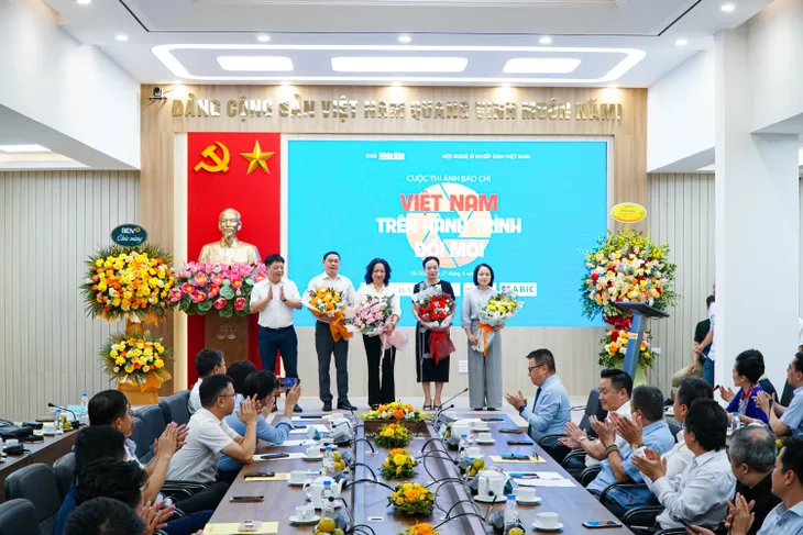 Phát động cuộc thi ảnh báo chí với chủ đề "Việt Nam trên hành trình đổi mới" - Ảnh 3.