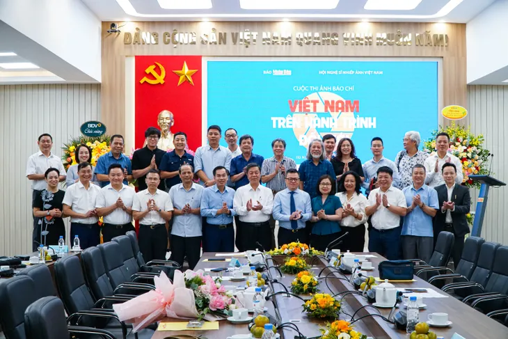 Phát động cuộc thi ảnh báo chí với chủ đề "Việt Nam trên hành trình đổi mới" - Ảnh 4.