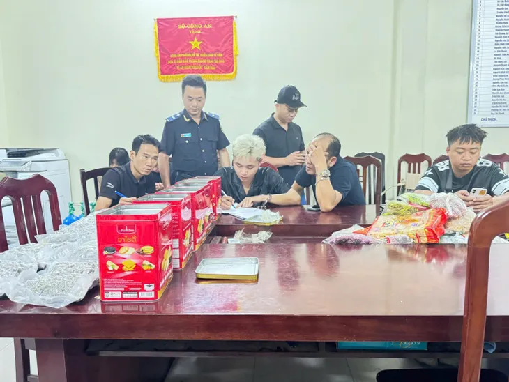 Cục Hải quan triệt phá nhiều vụ vận chuyển ma túy xuyên quốc gia, thu giữ gần 32 kg tang vật - Ảnh 2.