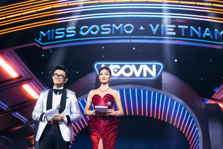 MC Đức Bảo ghi dấu ấn tại hai sân khấu sắc đẹp lớn nhất trong tuần- Ảnh 3. MC Đức Bảo ghi dấu ấn tại hai sân khấu sắc đẹp lớn nhất trong tuần- Ảnh 3.