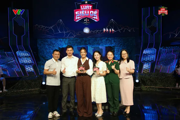 Phương Vy – Hương Ly hội ngộ tại sân chơi Luật siêu dễ - Ảnh 1.