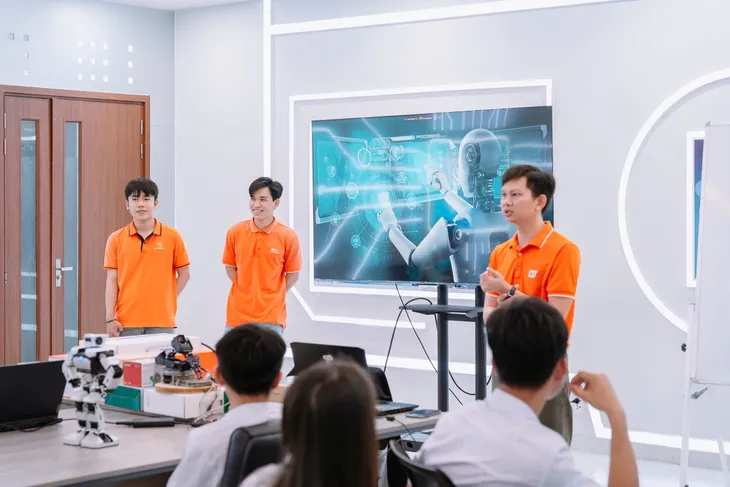 Học sinh, sinh viên Việt Nam có nguy cơ tụt hậu nếu không học AI - Ảnh 1.