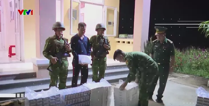 Siết chặt hàng giả, hàng lậu từ "chợ trời" đến chợ trực tuyến - Ảnh 4.