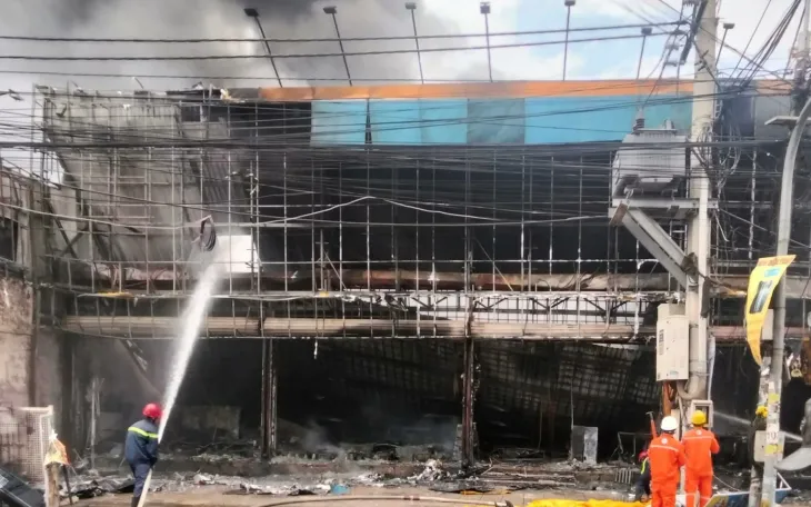 Nhiều thiết bị, máy móc, hàng hóa bên trong cửa hàng bị thiêu rụi. Ảnh: CTV Nhiều thiết bị, máy móc, hàng hóa bên trong cửa hàng bị thiêu rụi. Ảnh: CTV
