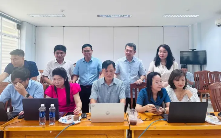 Hình ảnh chạy thử nghiệm các hệ thống số dùng chung chính quyền địa phương 2 cấp ở phường Tân Hưng - TP Hồ Chí Minh. Ảnh: Thế Hà Hình ảnh chạy thử nghiệm các hệ thống số dùng chung chính quyền địa phương 2 cấp ở phường Tân Hưng - TP Hồ Chí Minh. Ảnh: Thế Hà