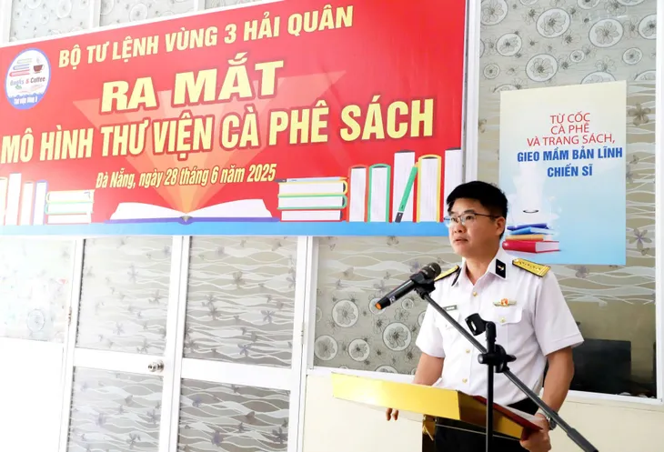 Vùng 3 Hải quân ra mắt mô hình "Thư viện cà phê sách" - Ảnh 2.