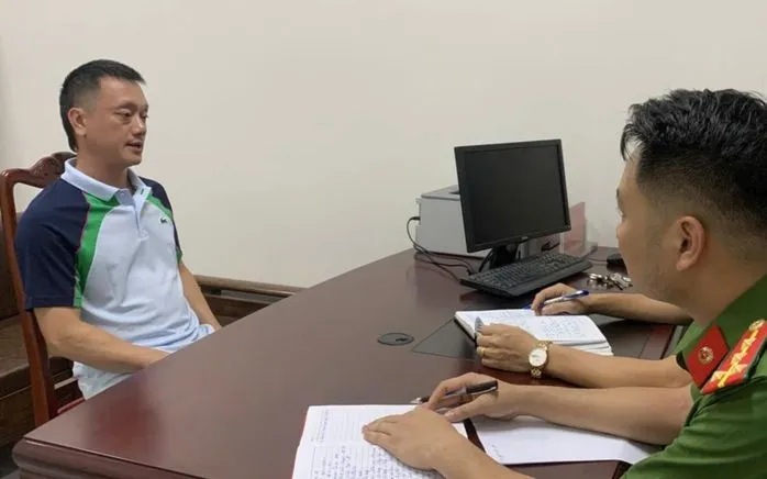 Nguyễn Văn Vi (tức Vi "ngộ") bị Công an tỉnh Thanh Hóa triệu tập để đấu tranh làm rõ hành vi cầm đầu băng nhóm có tổ chức. (Ảnh: Công an Thanh Hóa) Nguyễn Văn Vi (tức Vi "ngộ") bị Công an tỉnh Thanh Hóa triệu tập để đấu tranh làm rõ hành vi cầm đầu băng nhóm có tổ chức. (Ảnh: Công an Thanh Hóa)